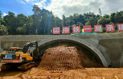 南昌西二環(huán)高速項目工程梅嶺隧道啟動進洞施工