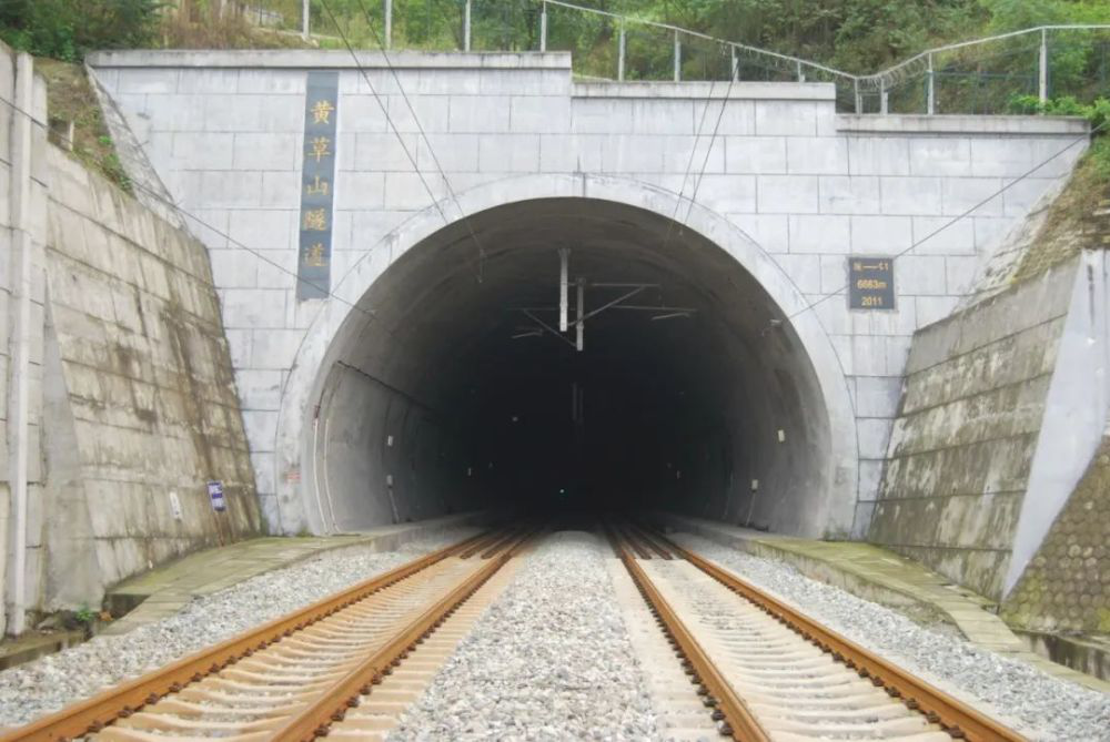 縱橫溝壑總是歌，中鐵十一局唱響隧道工程“最強音”(圖1)