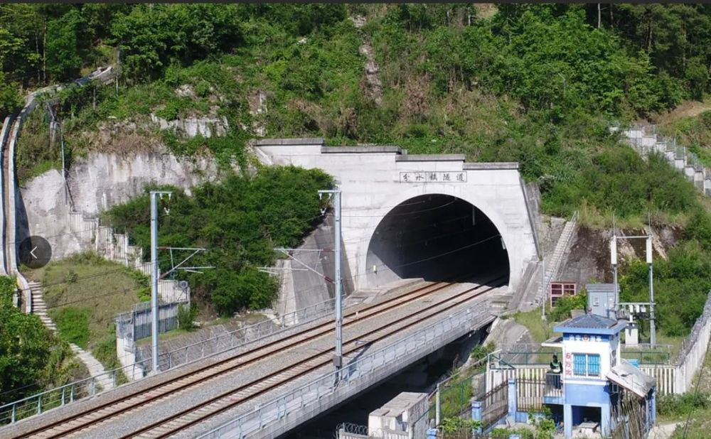 縱橫溝壑總是歌，中鐵十一局唱響隧道工程“最強音”(圖6)