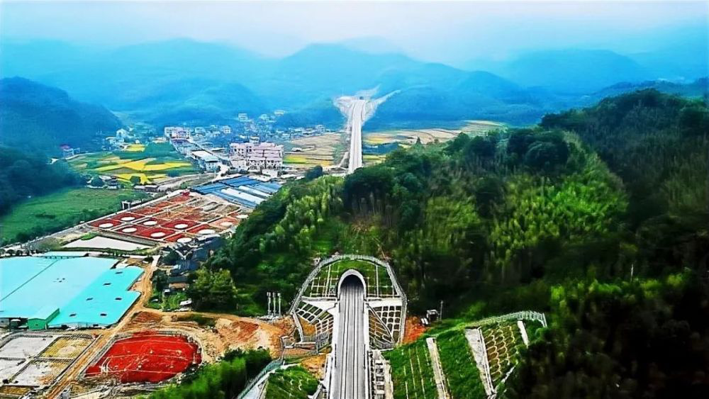 縱橫溝壑總是歌，中鐵十一局唱響隧道工程“最強音”(圖12)