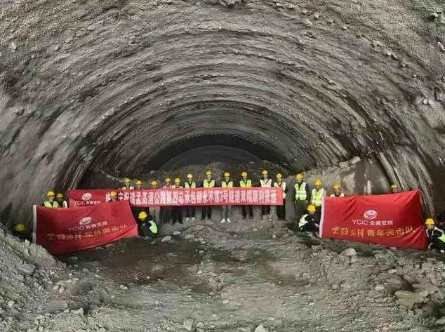 401個(gè)點(diǎn)開(kāi)工！云南22個(gè)高速公路建設(shè)項(xiàng)目全面復(fù)工復(fù)產(chǎn)